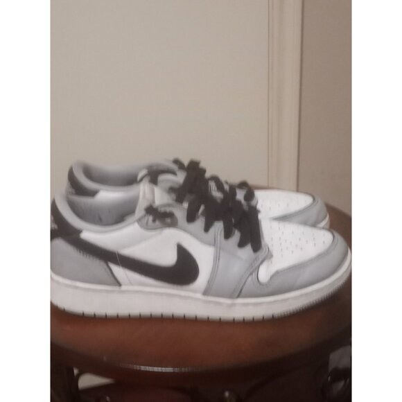 Nike Air Jordan 1 Retro Low OG GS Wolf Grey Barons CZ0858-110 Kids Size 7Y - Picture 1 of 16